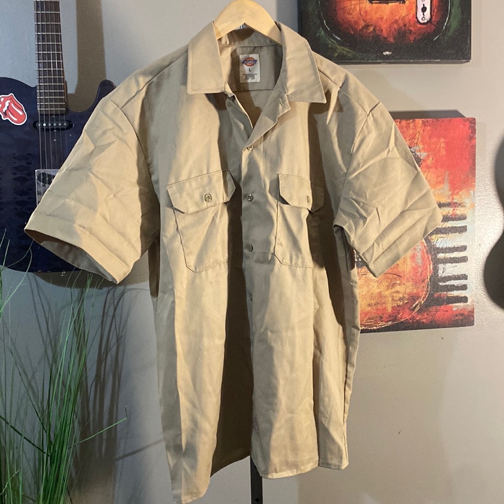 NWOT dickies Large tan button down shirt sleeve shirt